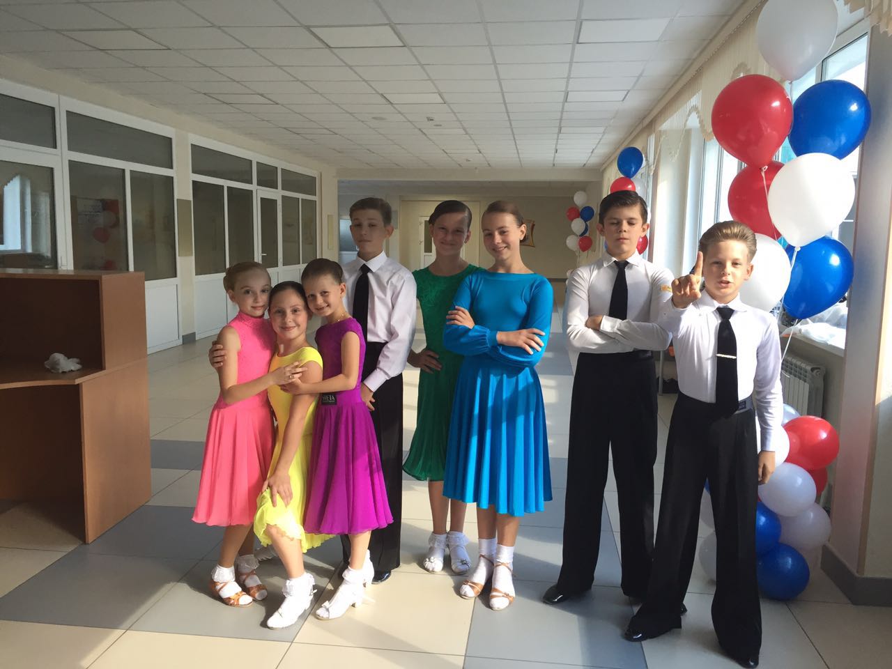 Костюмы для хоровых коллективов детских. Директор школы 47 краснодар. Школа года выступления. Школа 177 екатеринбург. Ансамбль школьные годы барнаул.